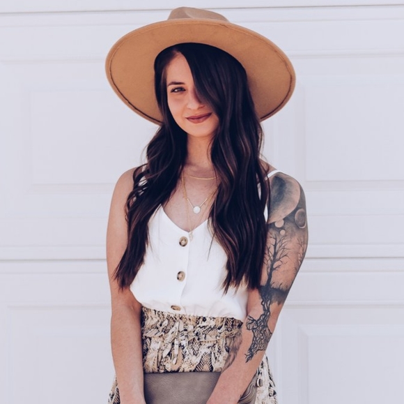 Meet your Posher, Fashion - Picture 1 of 1